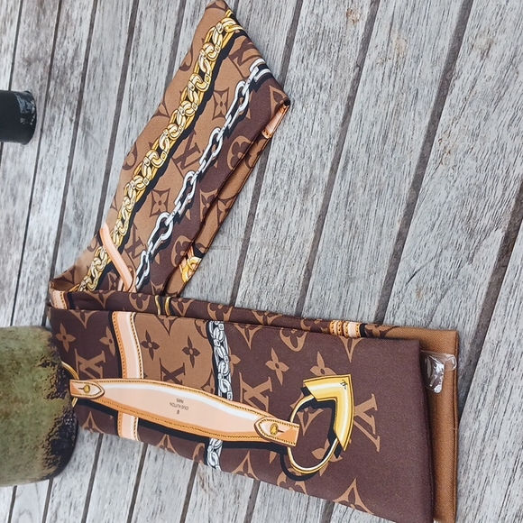 LOUIS VUITTON MONOGRAM CONFIDENTIAL BANDEAU - Picture 3 of 13